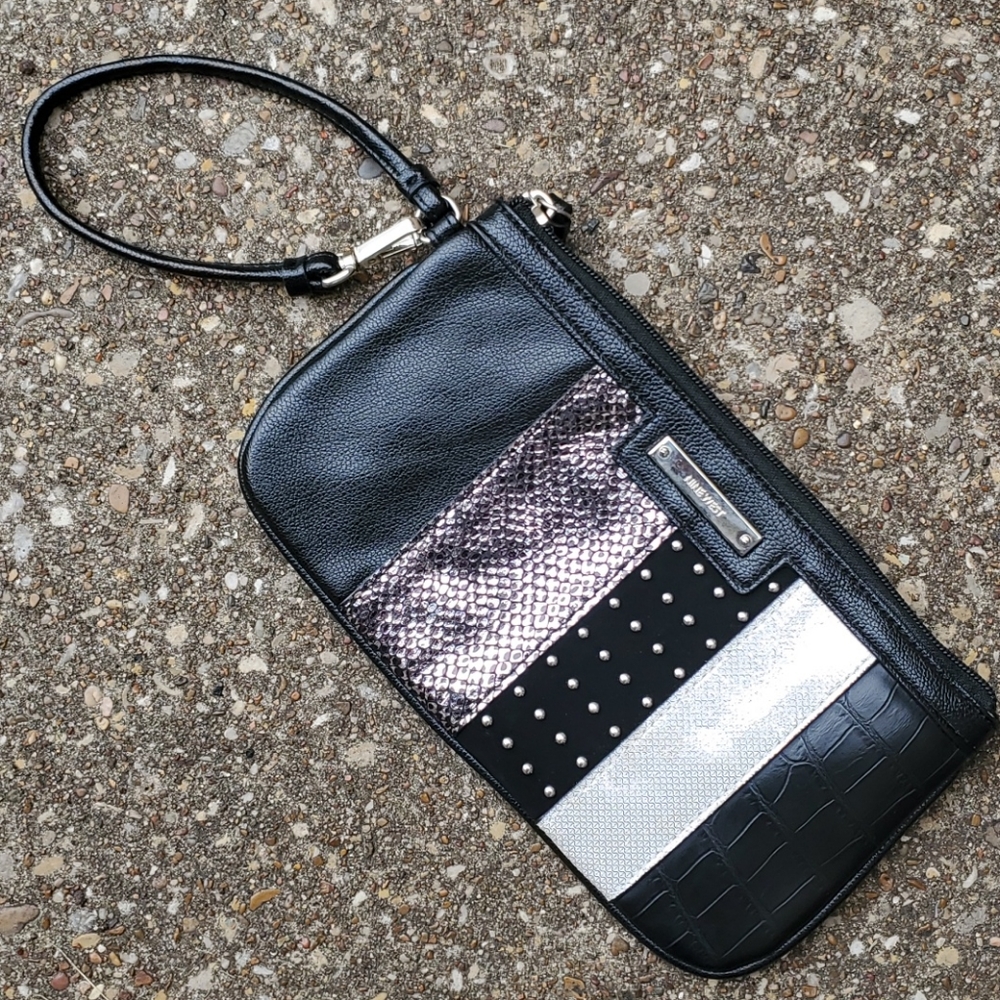 Nine West Black Silver Wristlet Clutch Reptile